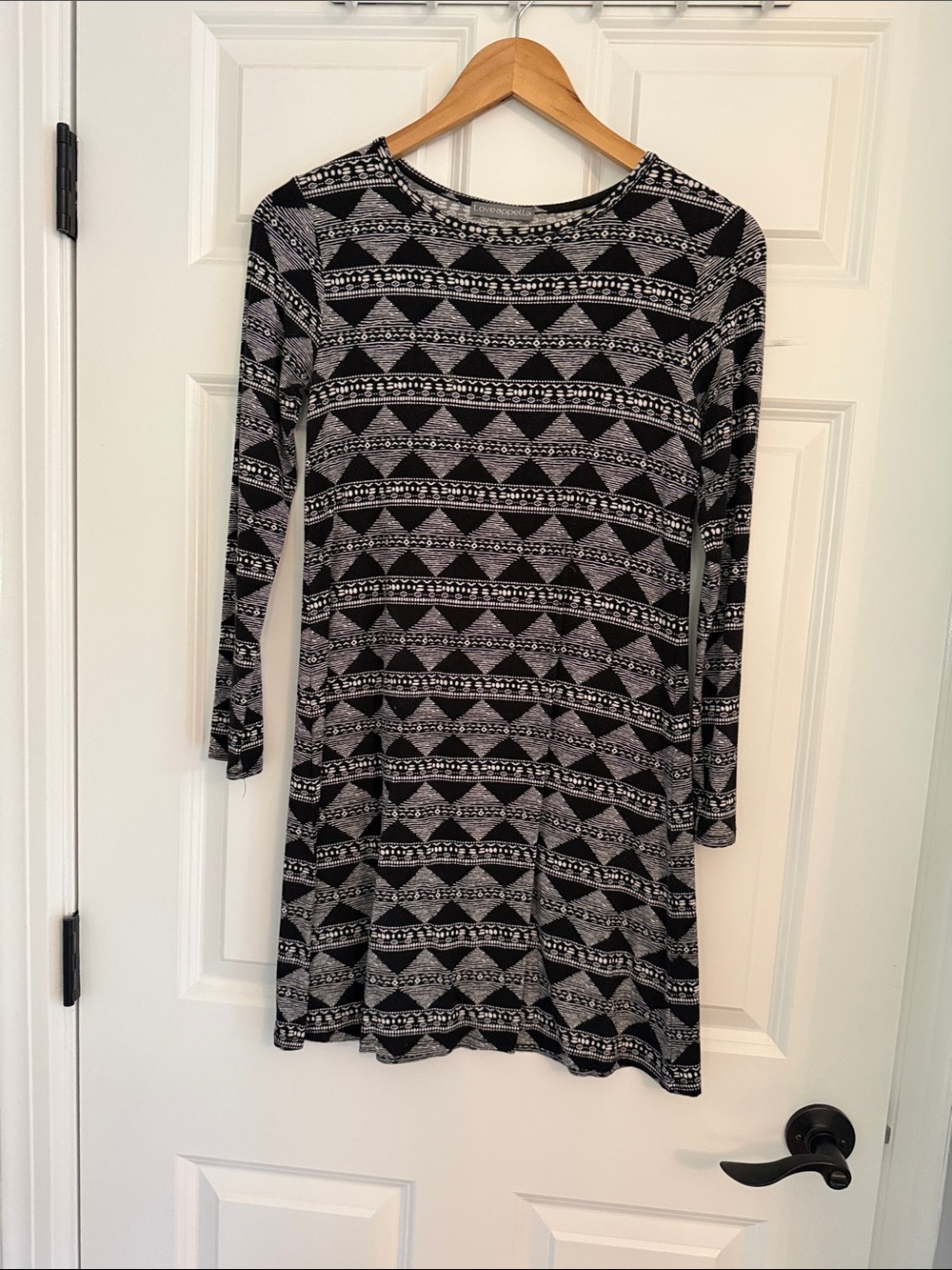 Loveappella Black & Gray Geometric Long-Sleeve Dress